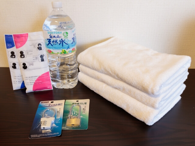 Bath towel for rent: 100 yen, Amenity set: 150 yen